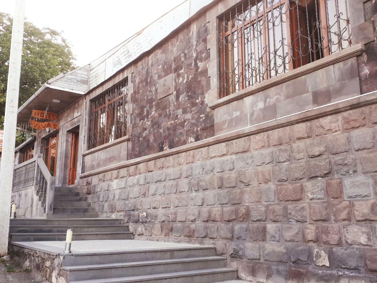 Hotel Vivas Goris Bagian luar foto