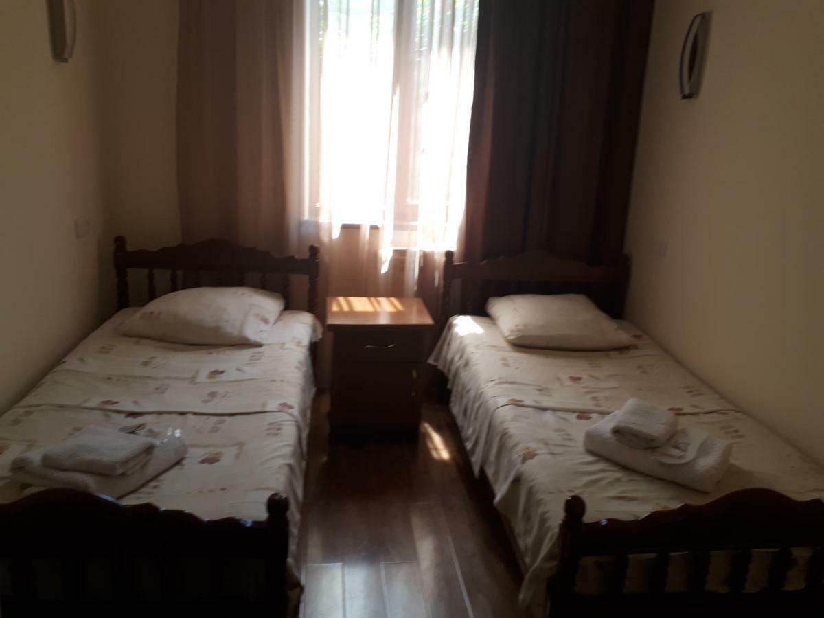 Hotel Vivas Goris Bagian luar foto