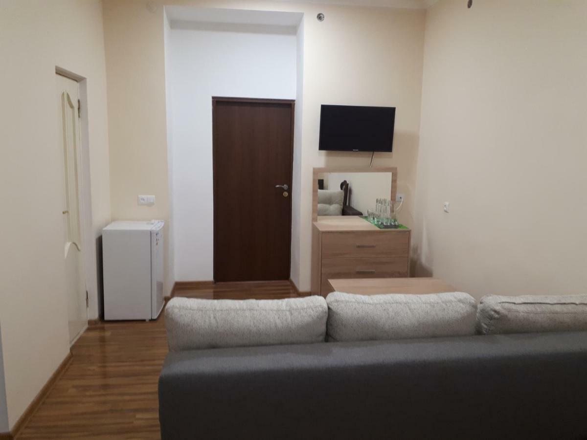 Hotel Vivas Goris Bagian luar foto