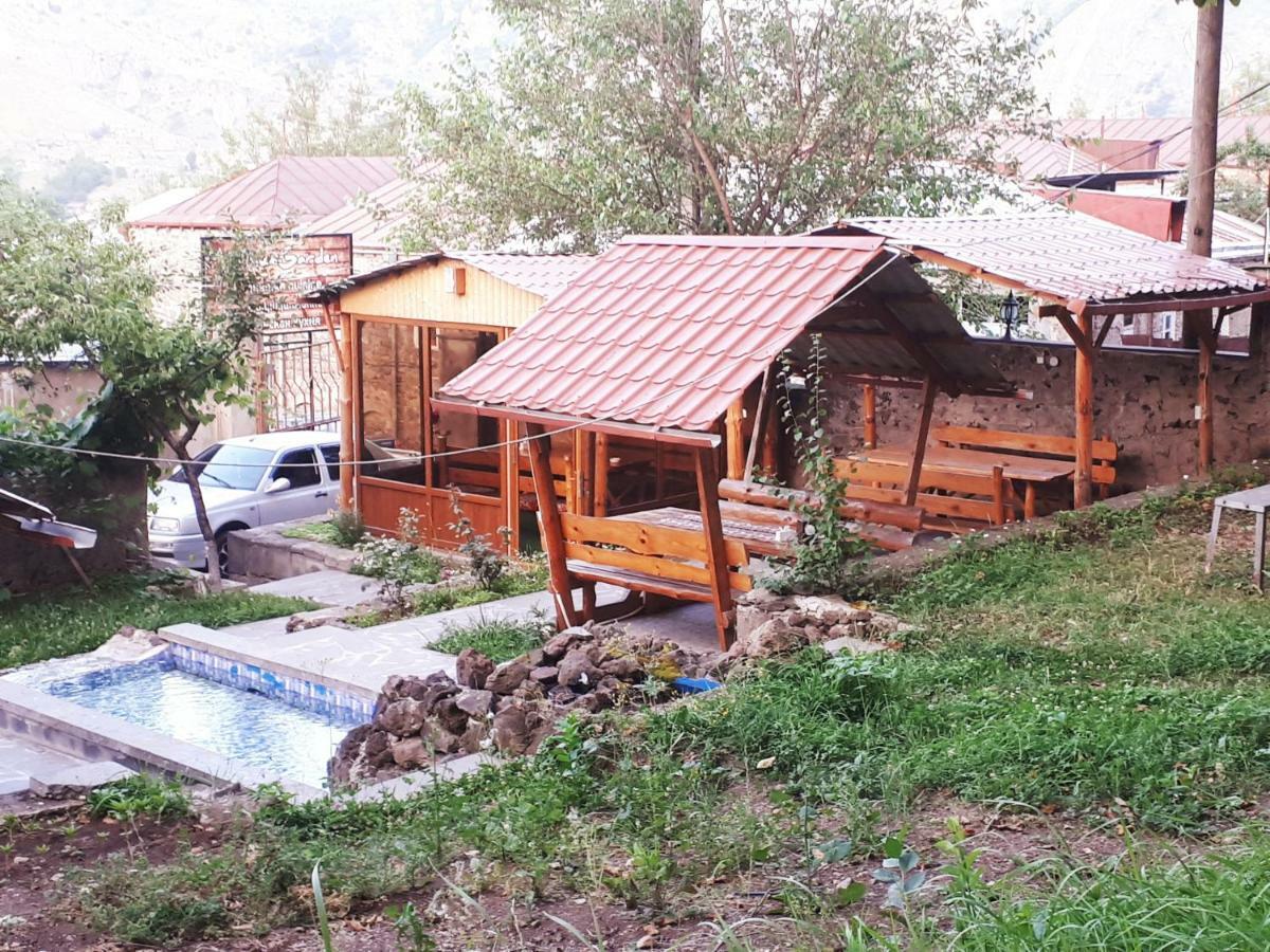 Hotel Vivas Goris Bagian luar foto