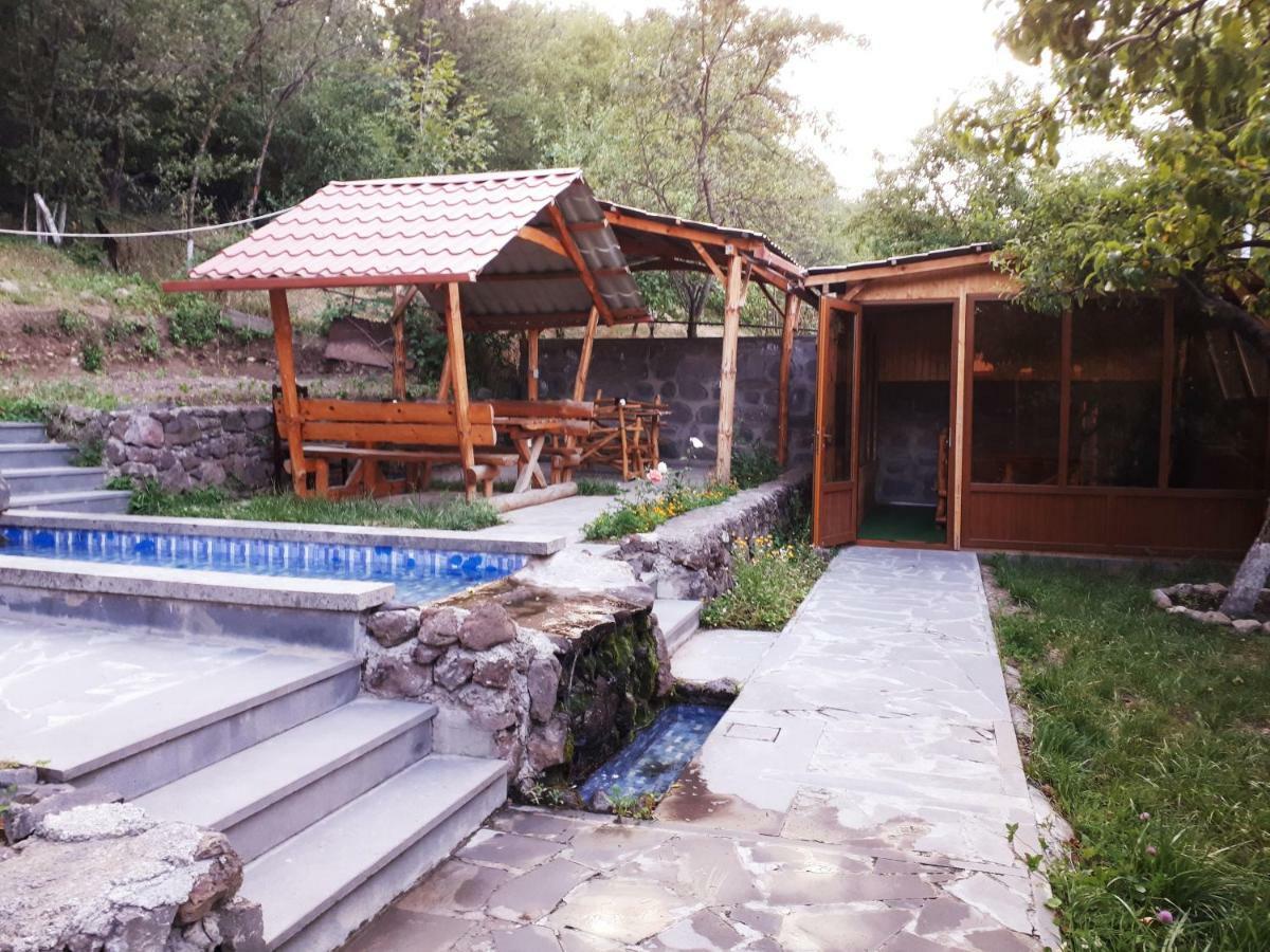 Hotel Vivas Goris Bagian luar foto