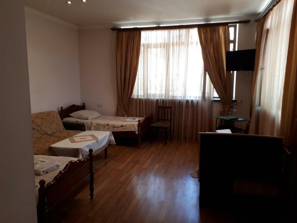 Hotel Vivas Goris Bagian luar foto