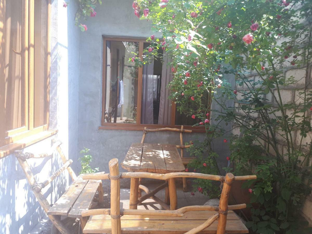 Hotel Vivas Goris Bagian luar foto
