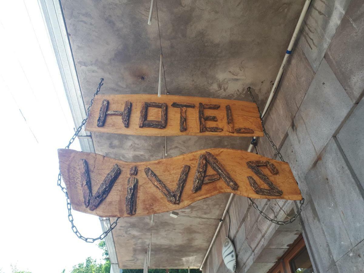 Hotel Vivas Goris Bagian luar foto
